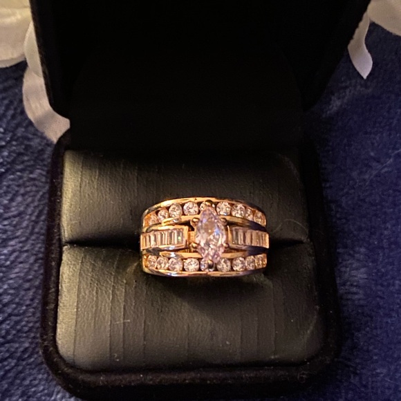 ❤️Stunning  925 SS Gold  Plated w/Cubic Zirconia - Picture 1 of 10